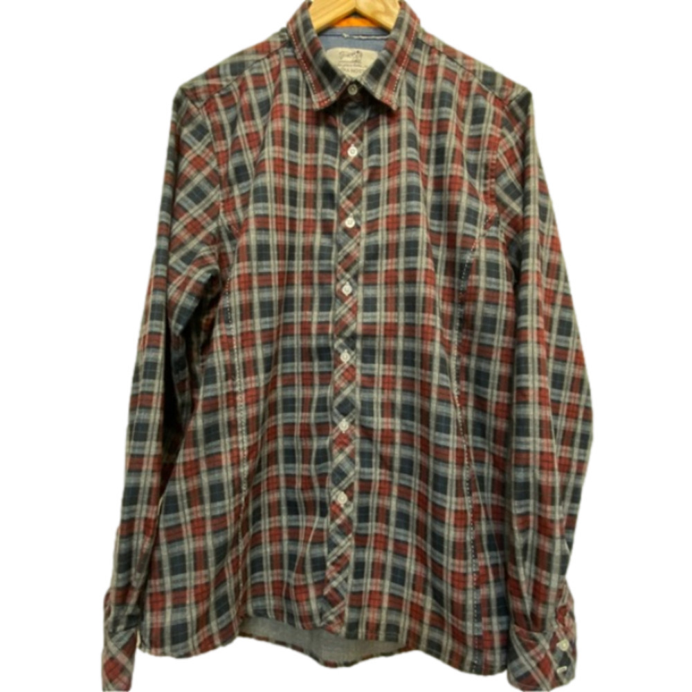 𝅺TERRA Nostra designed in Canada button down plaid shirt